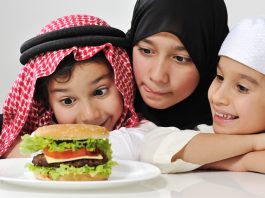 8 Tip Melatih Si Kecil Berpuasa