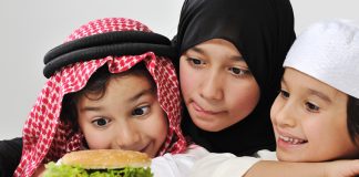 8 Tip Melatih Si Kecil Berpuasa