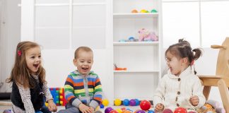 Permainan Warna Merangsang Perkembangan Anak