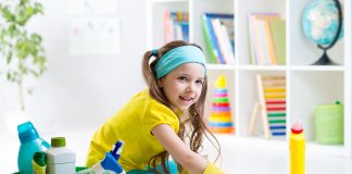 6 Cara Latih Anak Buat Kerja Rumah
