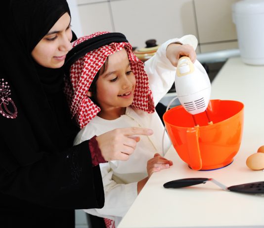 7 Manfaat Aktiviti Memasak Bersama Anak