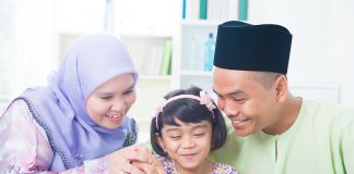 7 Tip Mudahnya Jalan Beraya Bersama Si Kecil