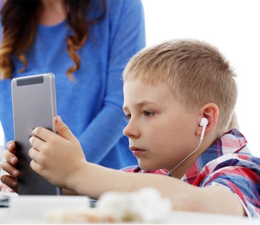 Kesan Penggunaan Gajet Pada Kanak Kanak Semasa Waktu Makan