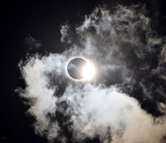 Adakah Kewujudan Allah SWT Sama Seperti Kita?